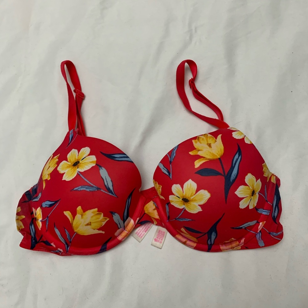 PINK lightly lined t-shirt bra
